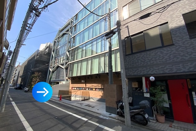 右手にATLAS EBISU BLDG.が現れます