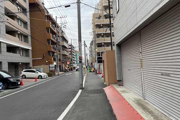 更に直進します