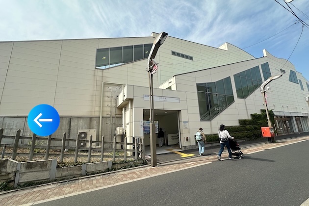 江古田駅北口（日大藝術学部方面）を背に右に進みます